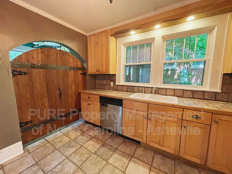 109 Forest Hill Dr — Photo 9