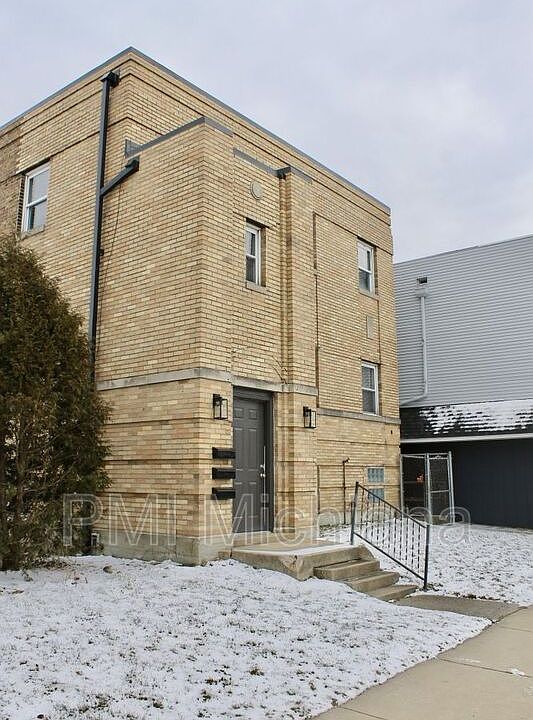 1st image of 407 Lincoln Way W
