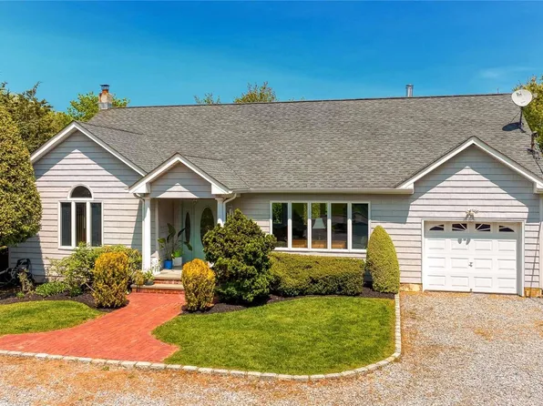 29 Pine Edge Drive, East Moriches, NY 11940
