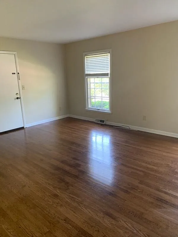 2 bed, 1.0 bath, 1400 sqft, $1,450 — Photo 4