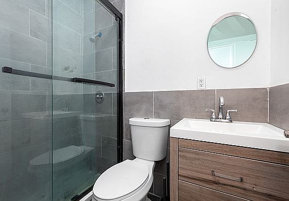 5th image of 69 Lewis Ave #3