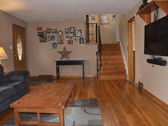 3rd image of 125 Usonia Ave