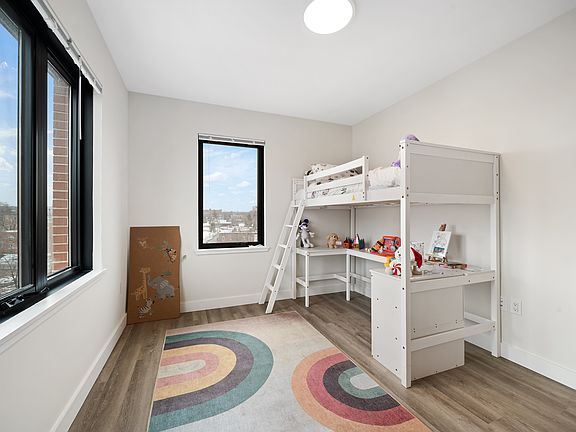 5th image of 72 S Essex Ave #610