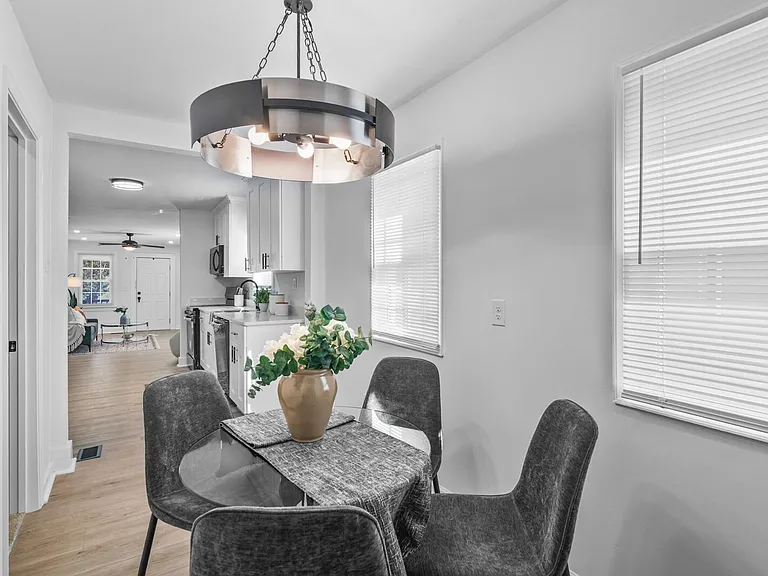 2207 Marshall Ave — Photo 15