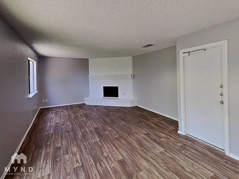 4714 Crested Rock Dr — Photo 5