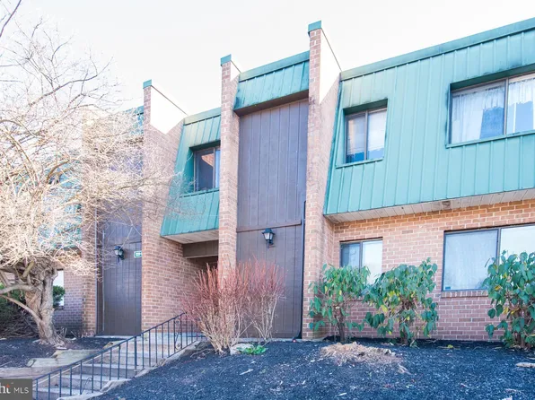 1223 Meadowview Ln, Mont Clare, PA 19453
