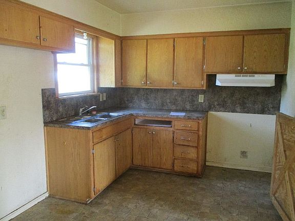 5th image of 1212 SW 26th St