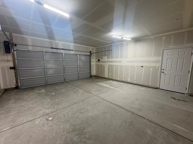 414 E Fremont St — Photo 16