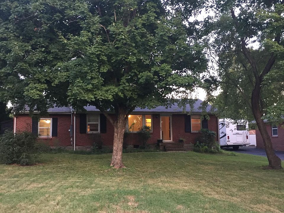 Beautiful mid century home tucked away in quite woodbine nei