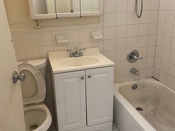 4th image of 1230 E 223rd St APT 1
