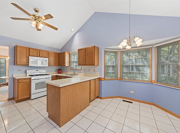 5th image of 8451 Sandalwood Ct