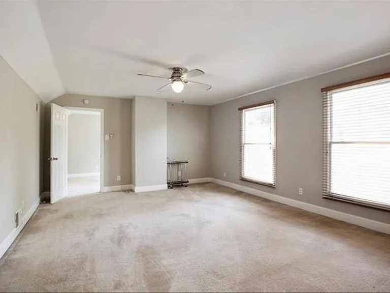 8416 State Line Rd — Photo 16