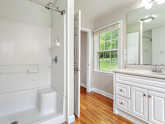 4th image of 1818 Bonnie Ln