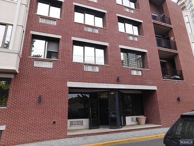1st image of 825 Palisade Ave #C2