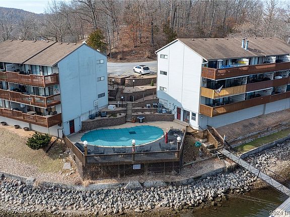 2nd image of 907 Crawford Dr #306