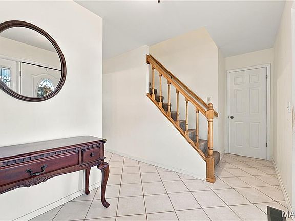 4th image of 23 Raintree Ct