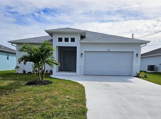 372 Baytree Dr, Rotonda West, FL 33947