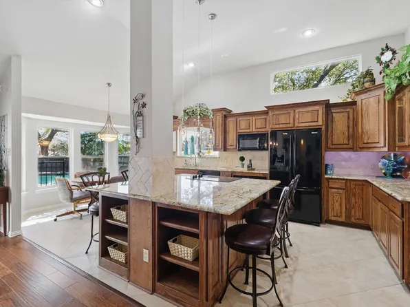 1400 Mapleton Ct, Arlington, TX 76018