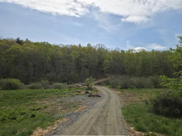 271 Spring Dale Rd SW, Floyd, VA 24091
