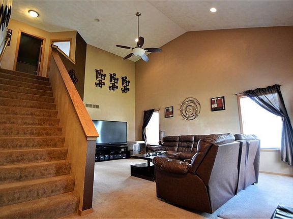 5th image of 471 N Pier Dr