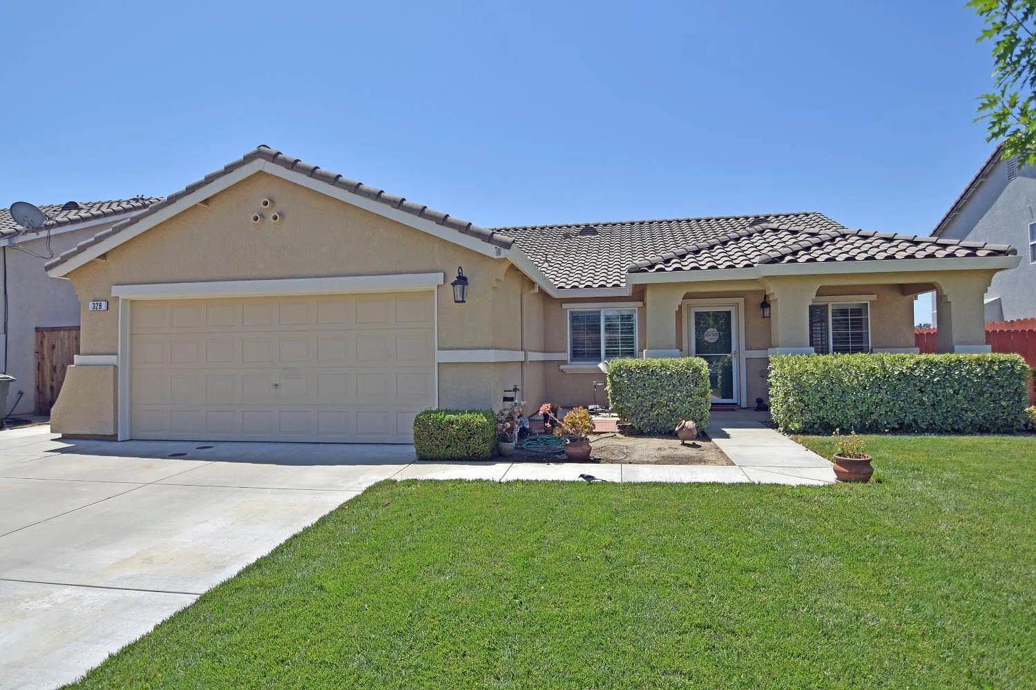 328 Paradise Dr photo 1