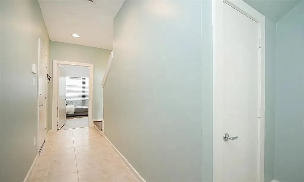 2 bed, 1296 sqft, $2,600 — Photo 2