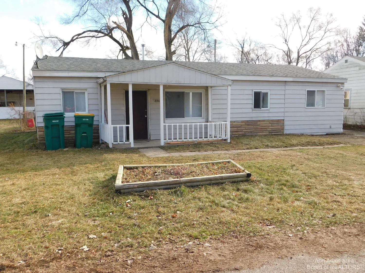 890 Dons Dr photo 1
