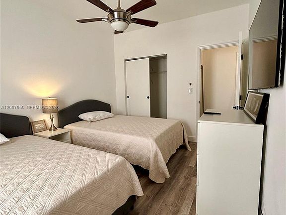 3rd image of 215 30th St APT 17