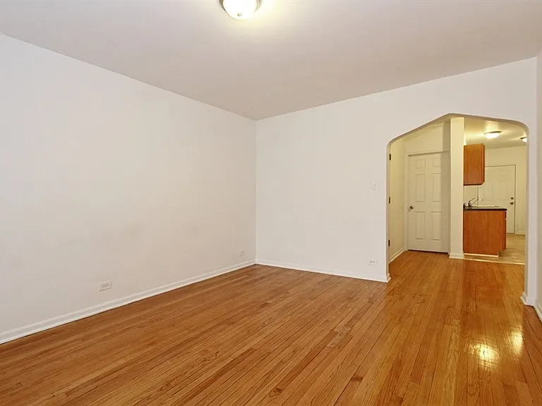 7653 S Loomis — Photo 10