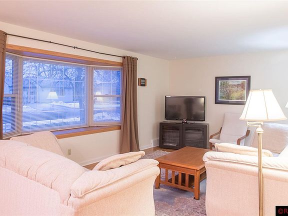 5th image of 203 Floral Ave