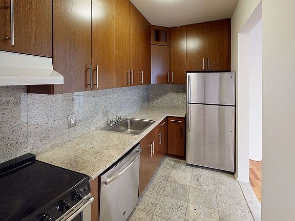 4th image of 284 Mott St APT 7D