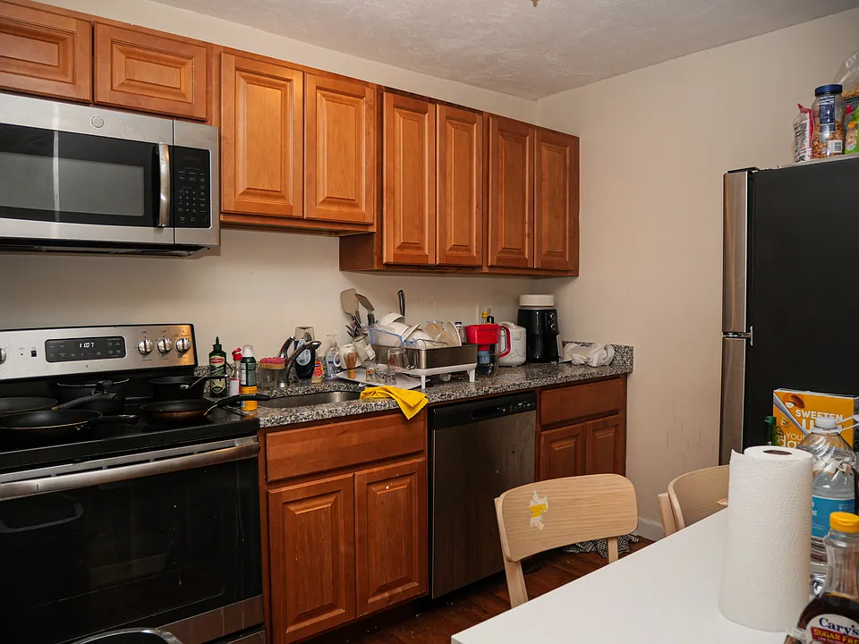 1027 Commonwealth Ave #11