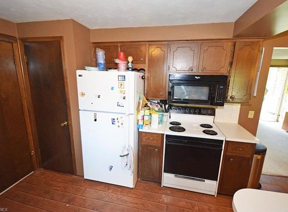 5th image of 5074 Elmwood St