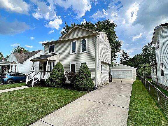 3rd image of 1824 Brockton Ave