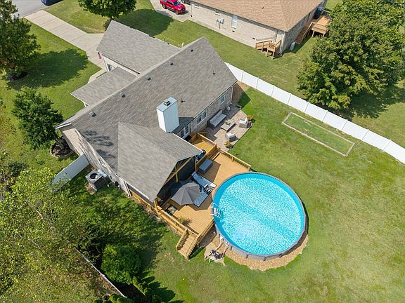3rd image of 560 Windy Rd