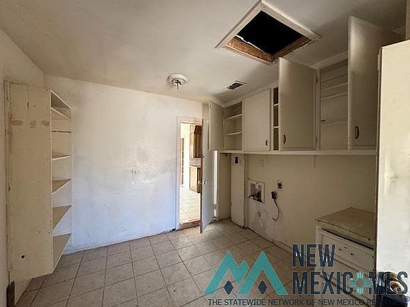 4th image of 1021 E 1st St
