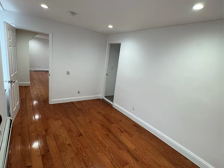 2031 Tomlinson Ave #1R — Photo 11