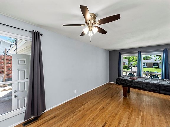 3rd image of 2475 Cambridge Dr