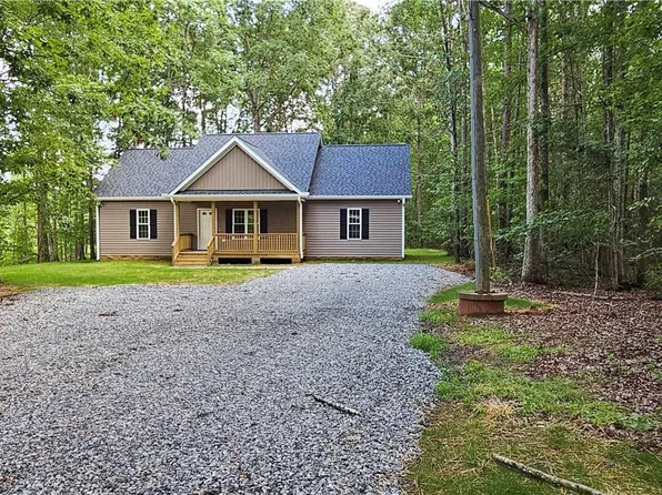 11201 Whippoorwill Ln, Amelia Court House, VA 23002