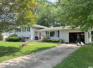 238 E Prairie St, Roodhouse, IL 62082