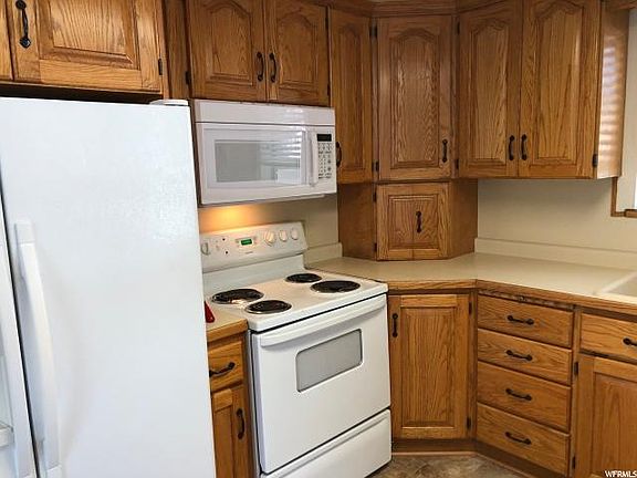 2nd image of 1071 E Godatia Ln