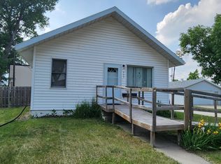 303 24th St S, Fargo, ND 58103