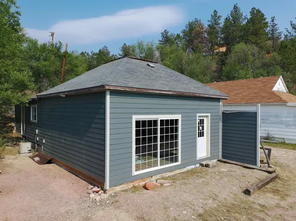 141 S 4th St, Hot Springs, SD 57747