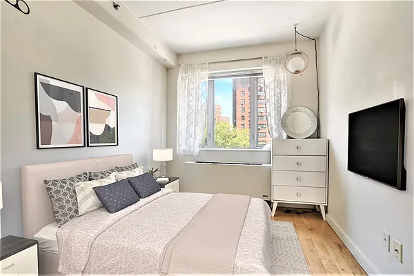 Rented by Bond New York | media 15