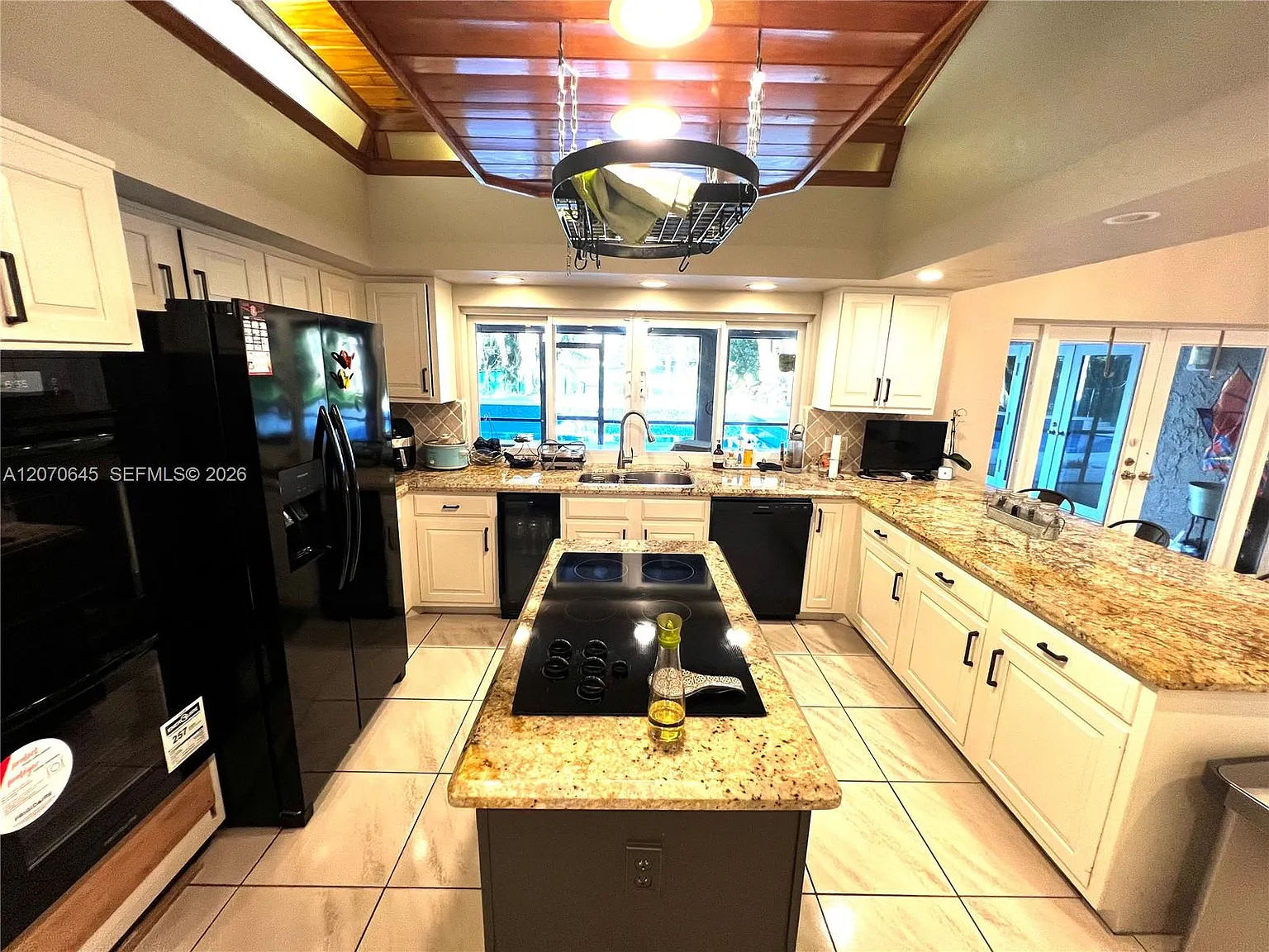4 bed, 3.5 bath, 3612 sqft, $6,500 — Photo 4