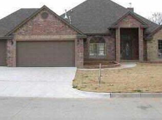 9220 Forest Cv, Midwest City, OK 73130