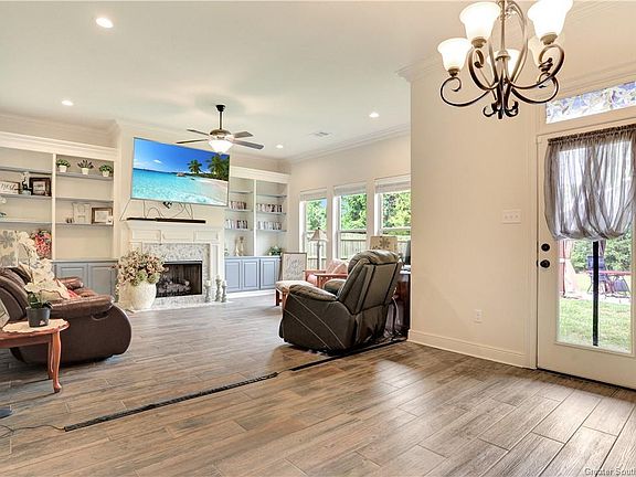 3rd image of 82 Pepper Creek Dr