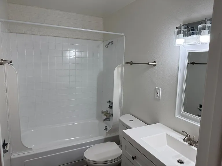 Applewood Crest Townhomes & Apartments — Photo 31