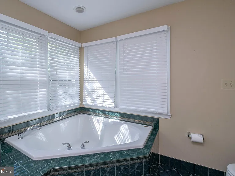 3940 Kathryn Jean Ct — Photo 27