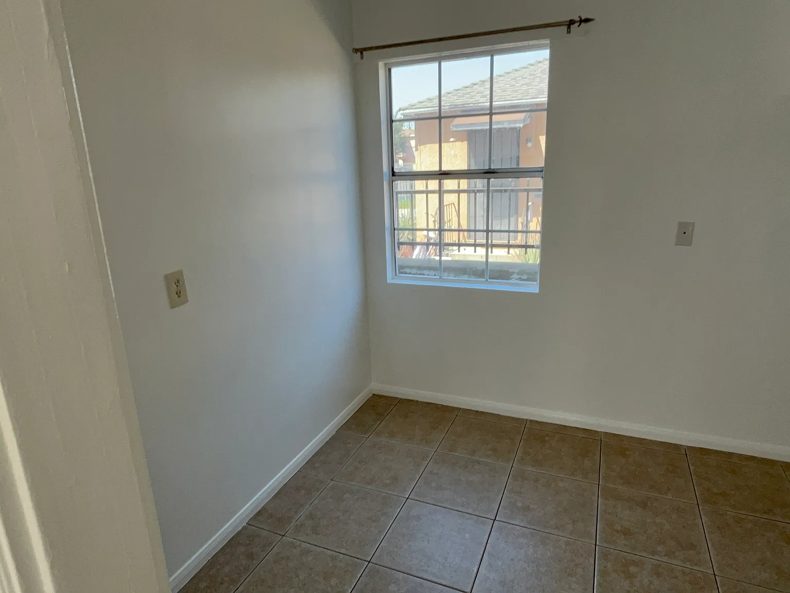 337 W Magnolia St — Photo 4